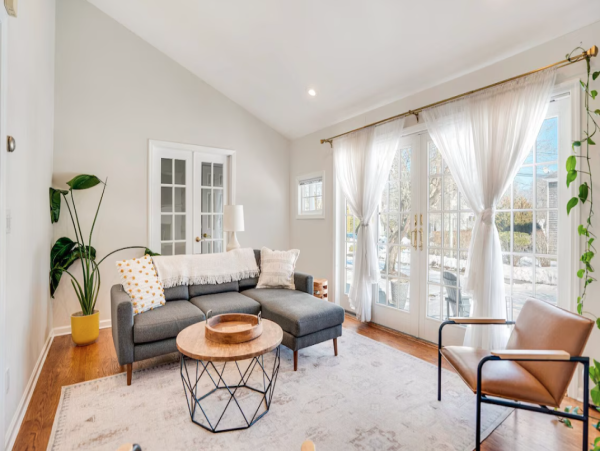 Hampton Bay Luxurious Retreat - Your Perfect Getaway